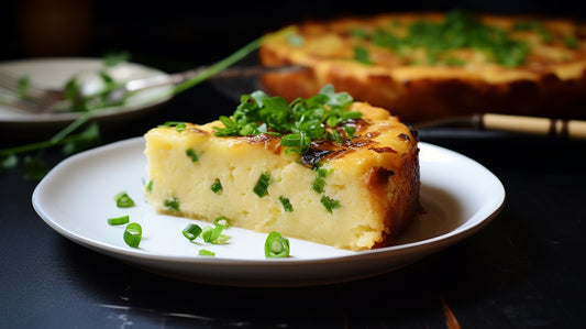 gateau a la pomme de terre dans une assiette blanche